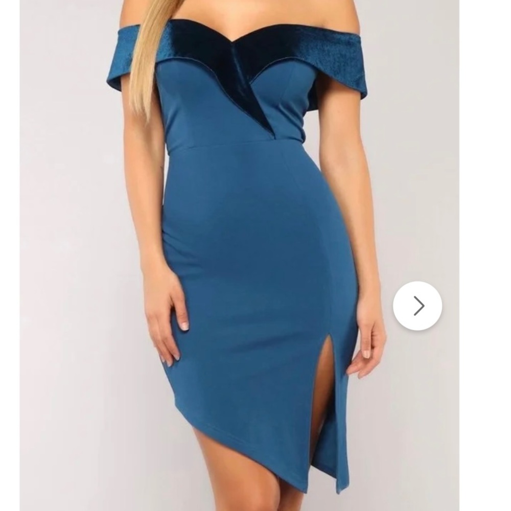Off shoulder velvet bodycon dress